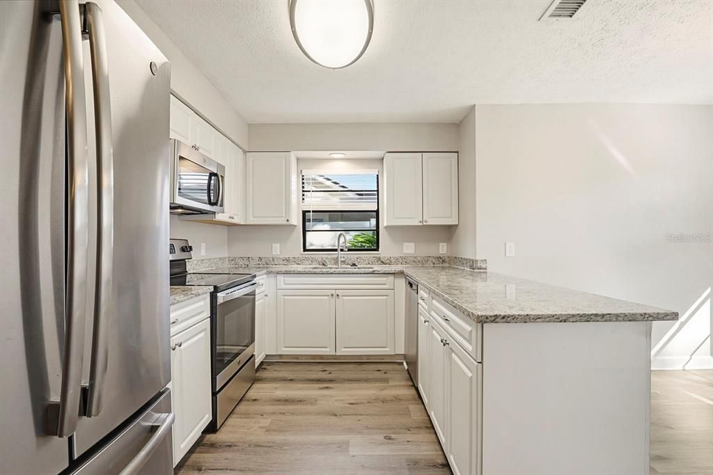 Activo con contrato: $419,900 (4 camas, 2 baños, 1754 Pies cuadrados)