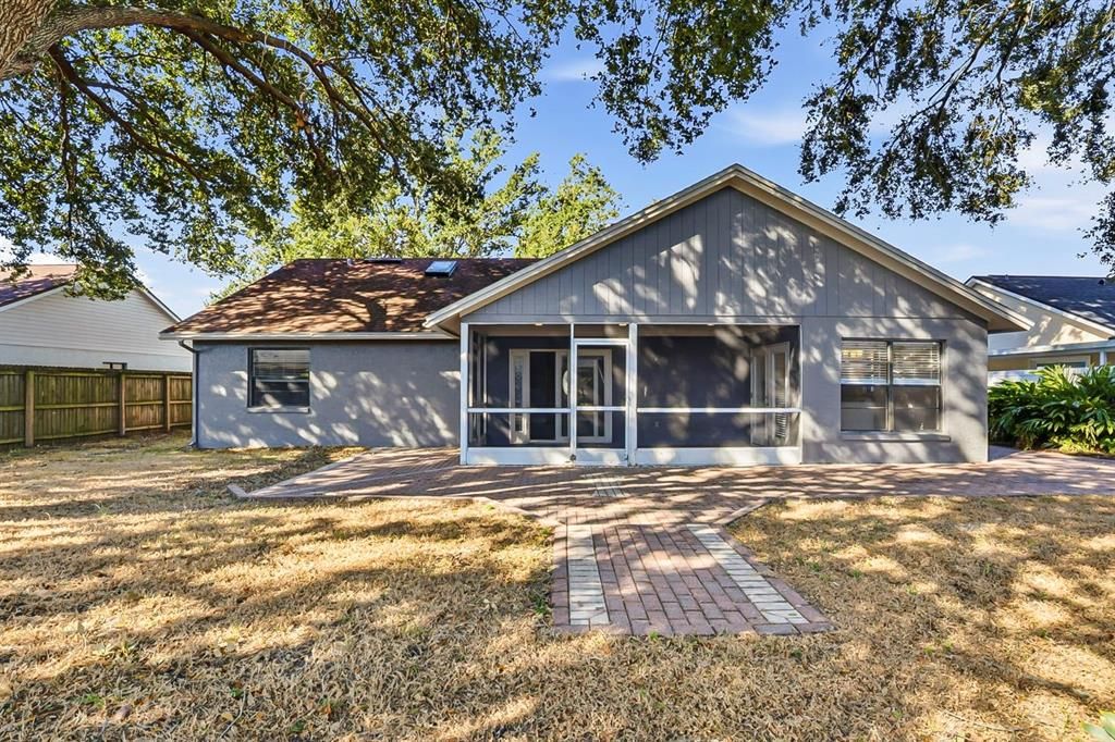 Activo con contrato: $419,900 (4 camas, 2 baños, 1754 Pies cuadrados)