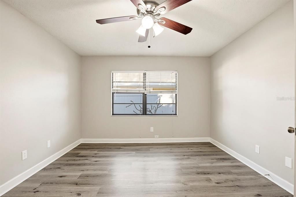 Activo con contrato: $419,900 (4 camas, 2 baños, 1754 Pies cuadrados)