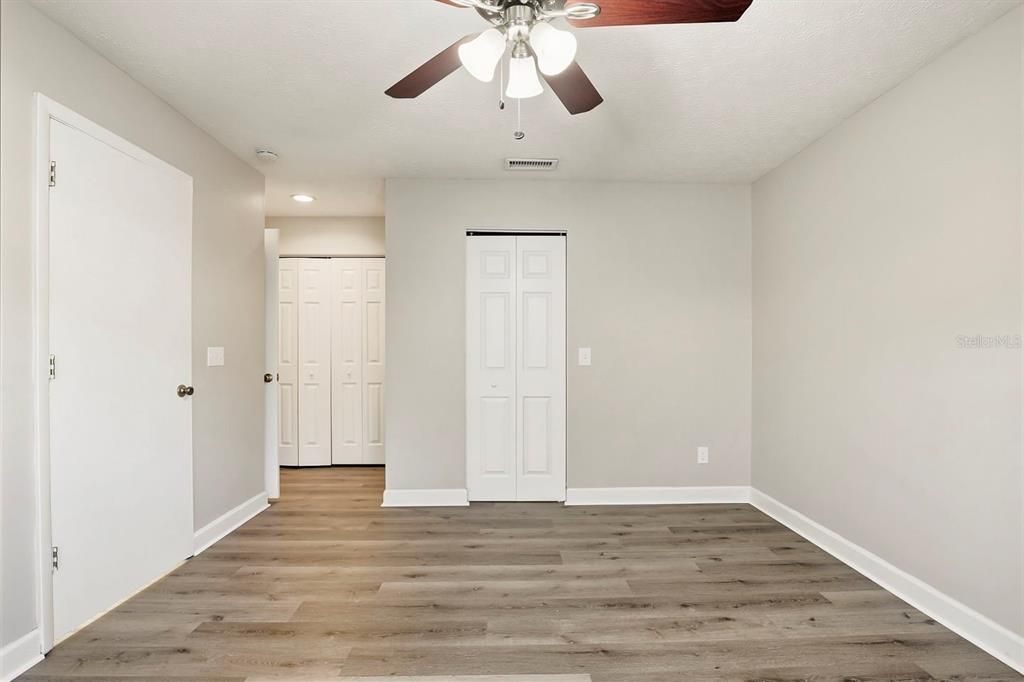 Activo con contrato: $419,900 (4 camas, 2 baños, 1754 Pies cuadrados)