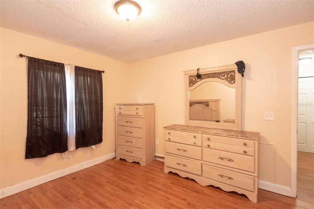 For Sale: $328,900 (4 beds, 2 baths, 1698 Square Feet)