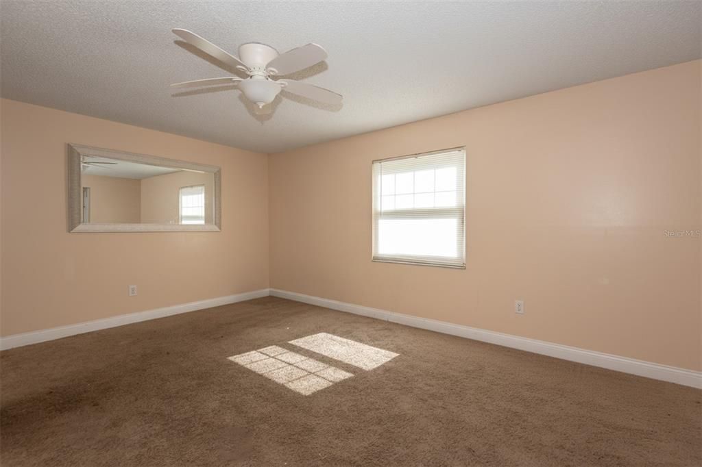 For Sale: $328,900 (4 beds, 2 baths, 1698 Square Feet)