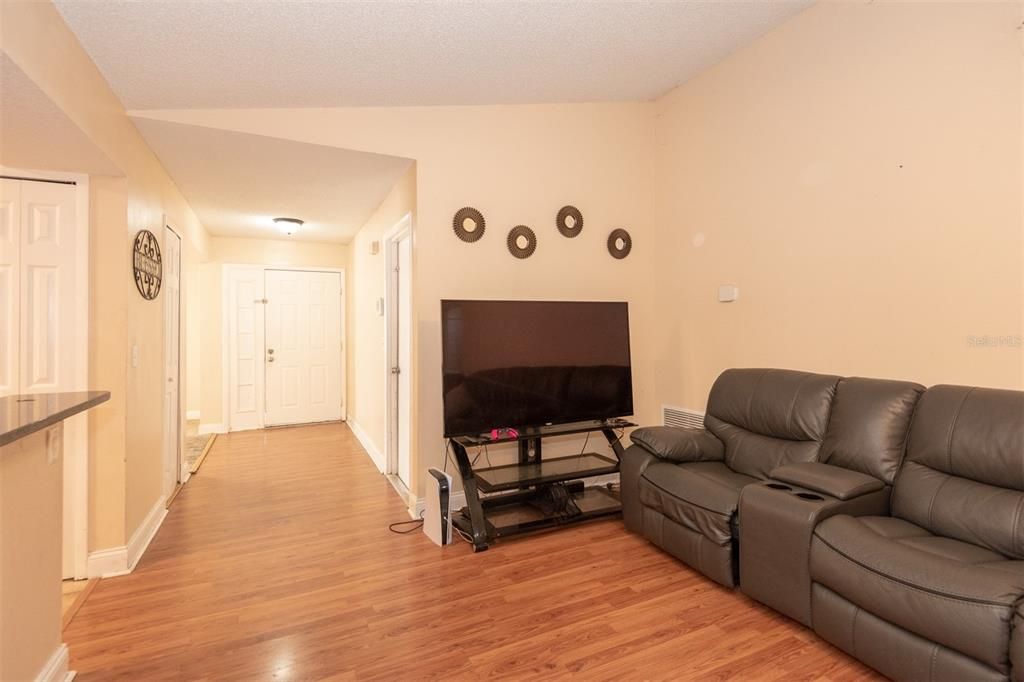 For Sale: $328,900 (4 beds, 2 baths, 1698 Square Feet)