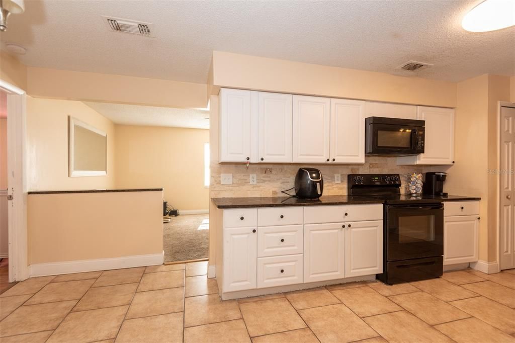 For Sale: $328,900 (4 beds, 2 baths, 1698 Square Feet)