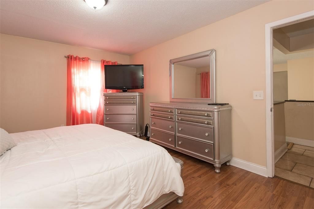 For Sale: $328,900 (4 beds, 2 baths, 1698 Square Feet)