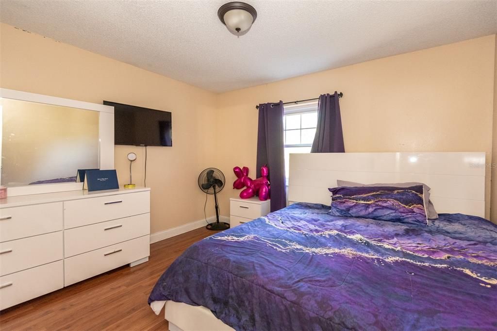 For Sale: $328,900 (4 beds, 2 baths, 1698 Square Feet)