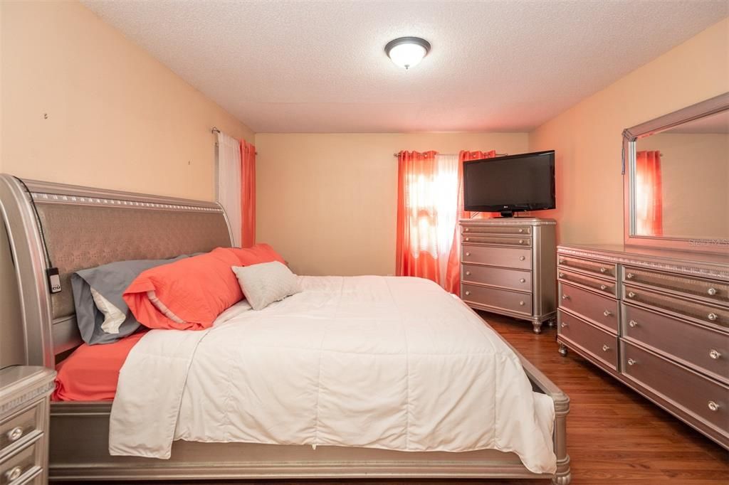 For Sale: $328,900 (4 beds, 2 baths, 1698 Square Feet)