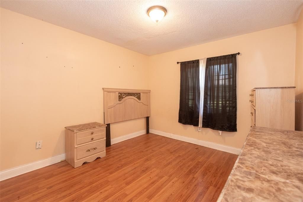 For Sale: $328,900 (4 beds, 2 baths, 1698 Square Feet)