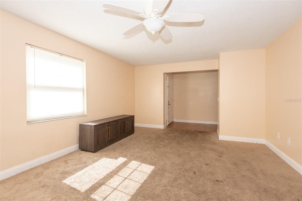 For Sale: $328,900 (4 beds, 2 baths, 1698 Square Feet)