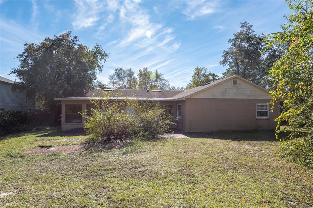 For Sale: $328,900 (4 beds, 2 baths, 1698 Square Feet)