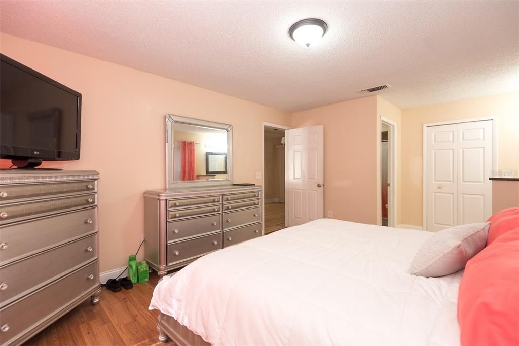 For Sale: $328,900 (4 beds, 2 baths, 1698 Square Feet)