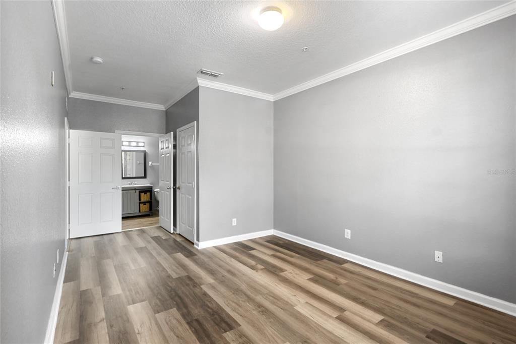 合同活跃: $2,000 (3 贝兹, 2 浴室, 1408 平方英尺)