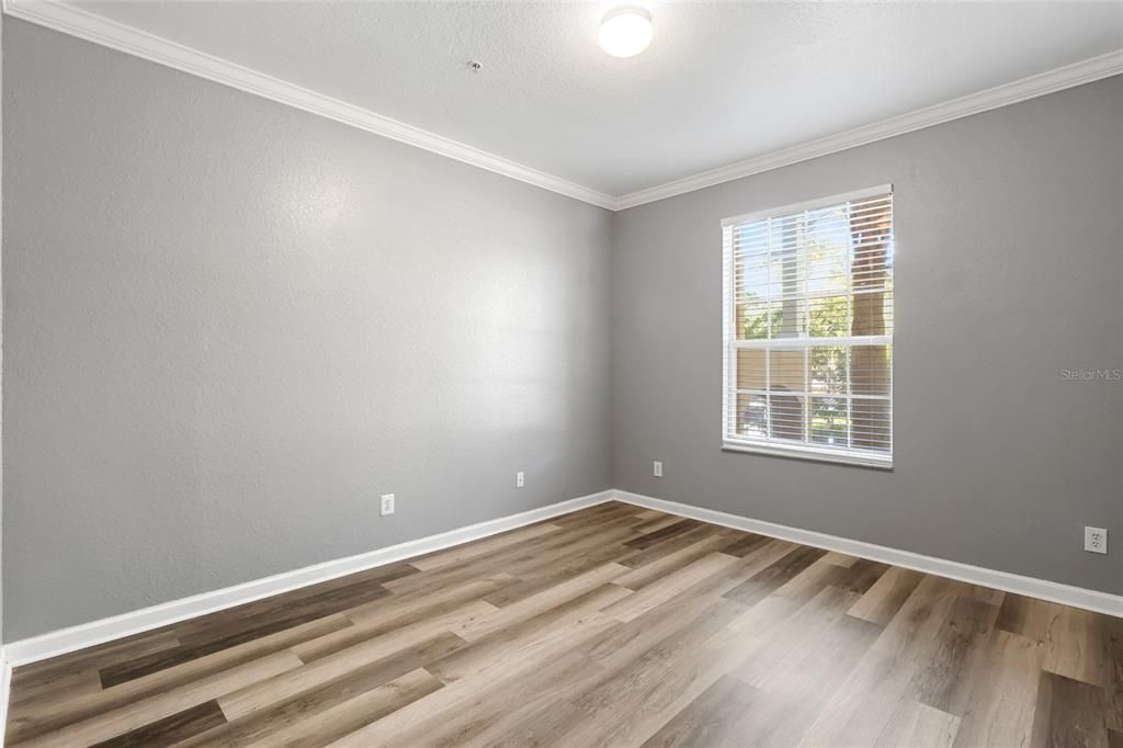 合同活跃: $2,000 (3 贝兹, 2 浴室, 1408 平方英尺)