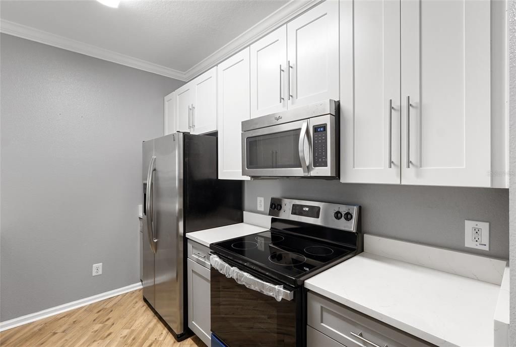 合同活跃: $2,000 (3 贝兹, 2 浴室, 1408 平方英尺)