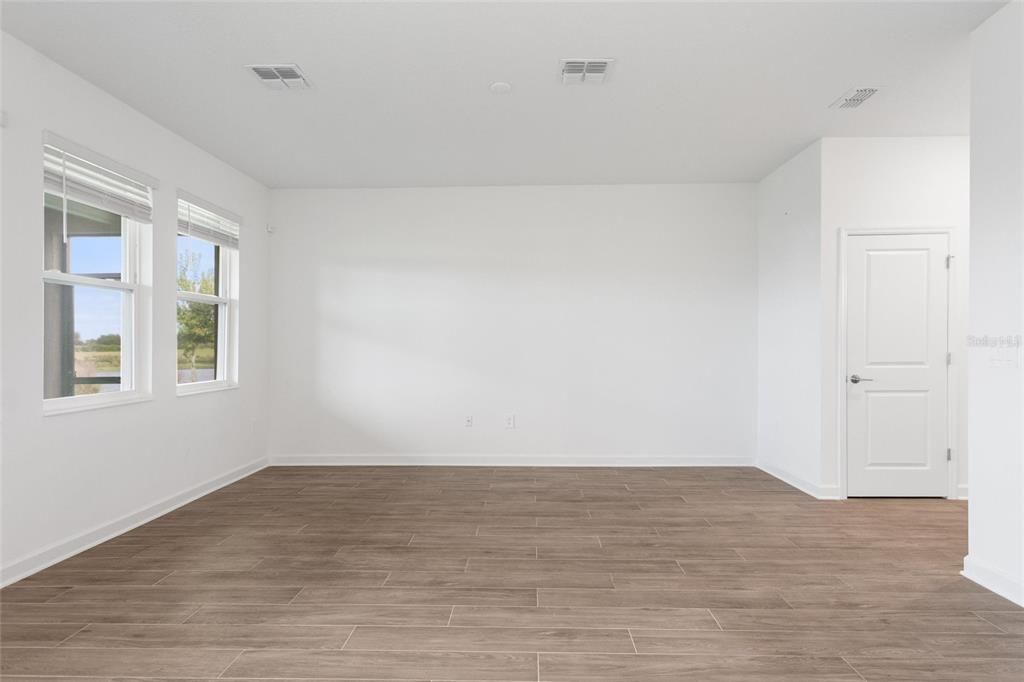 For Rent: $3,000 (4 beds, 2 baths, 2333 Square Feet)