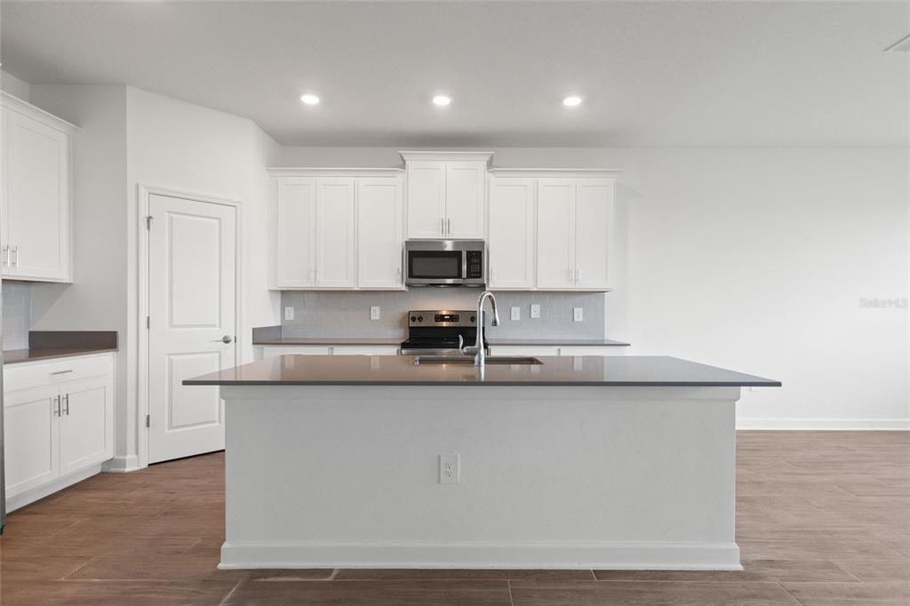 For Rent: $3,000 (4 beds, 2 baths, 2333 Square Feet)