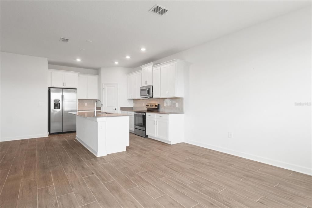 For Rent: $3,000 (4 beds, 2 baths, 2333 Square Feet)