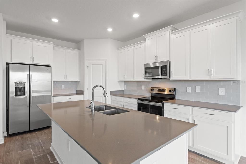 For Rent: $3,000 (4 beds, 2 baths, 2333 Square Feet)