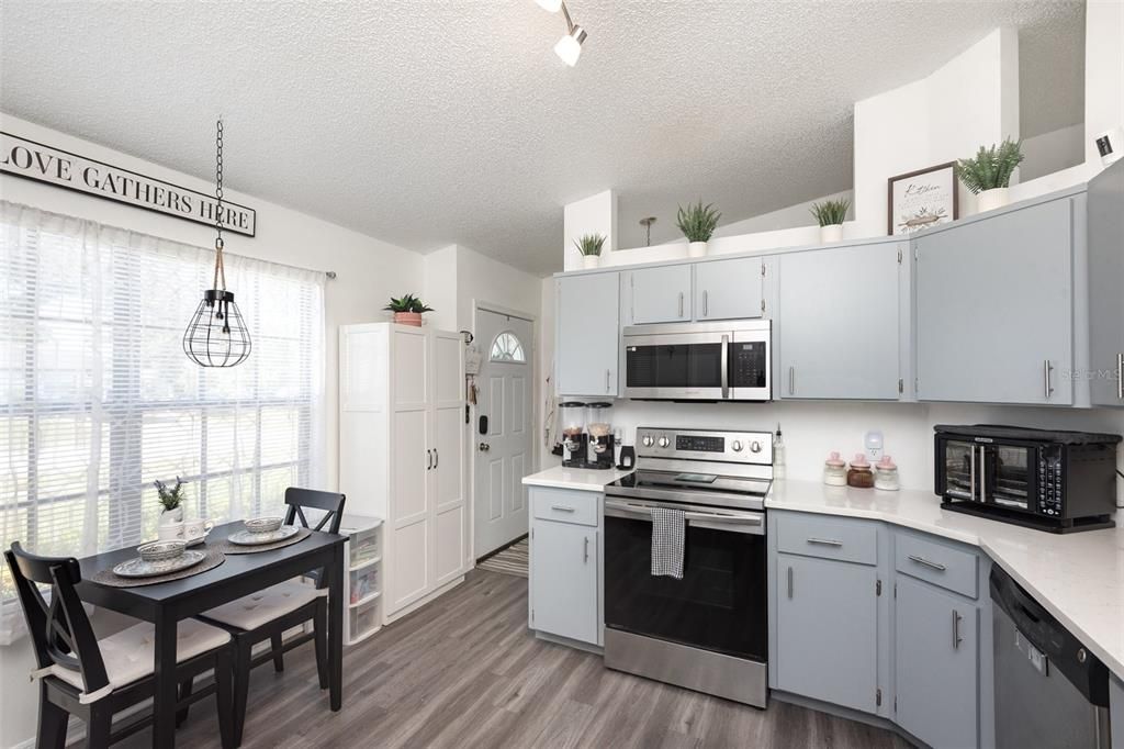 待售: $290,000 (3 贝兹, 2 浴室, 1171 平方英尺)