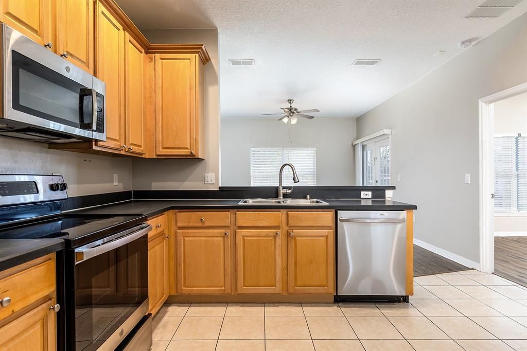 En Venta: $385,000 (3 camas, 2 baños, 1630 Pies cuadrados)