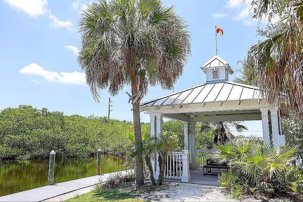 For Sale: $399,000 (3 beds, 2 baths, 1628 Square Feet)