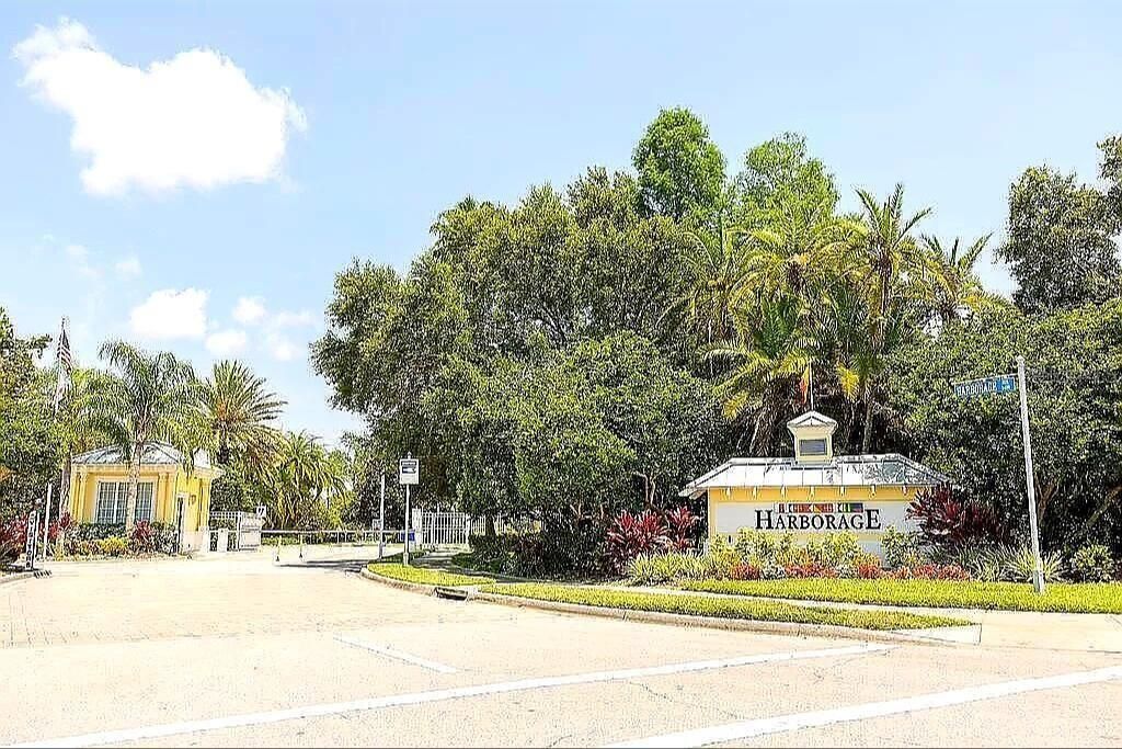 For Sale: $399,000 (3 beds, 2 baths, 1628 Square Feet)