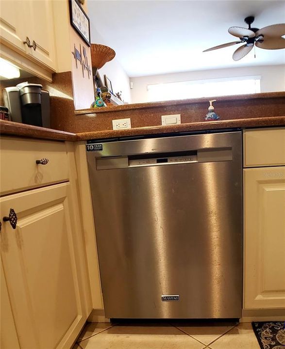 For Sale: $399,000 (3 beds, 2 baths, 1628 Square Feet)