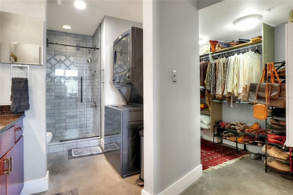 待售: $320,000 (1 贝兹, 1 浴室, 917 平方英尺)