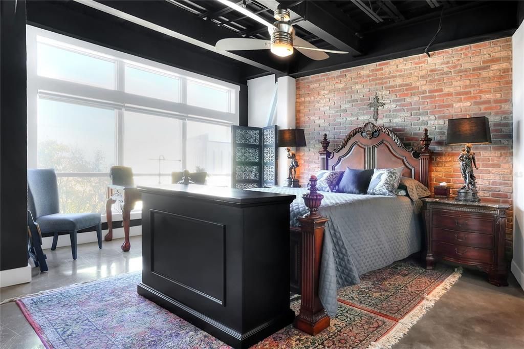 待售: $320,000 (1 贝兹, 1 浴室, 917 平方英尺)