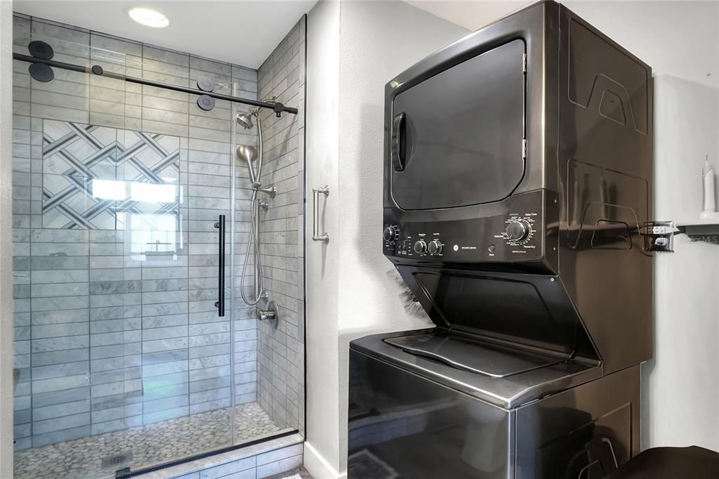 待售: $320,000 (1 贝兹, 1 浴室, 917 平方英尺)