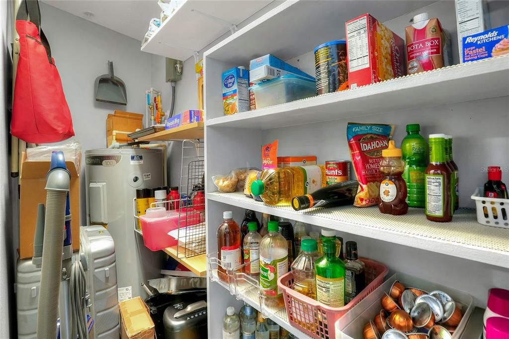 待售: $320,000 (1 贝兹, 1 浴室, 917 平方英尺)