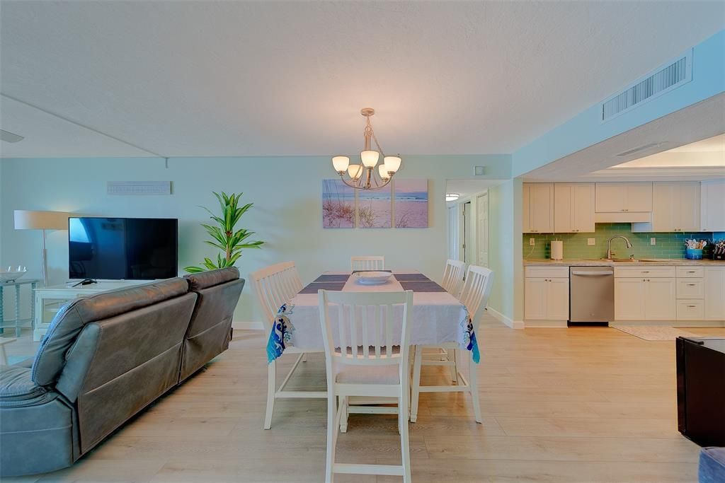 В аренду: $6,000 (2 спален, 2 ванн, 1330 Квадратных фут)