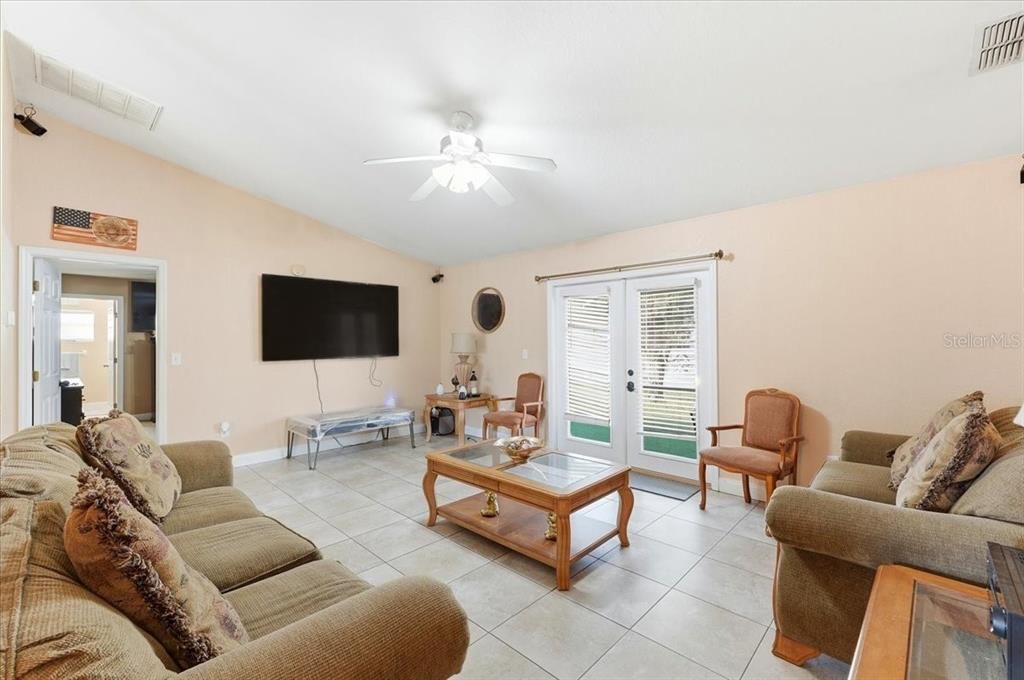 For Sale: $330,000 (3 beds, 2 baths, 1547 Square Feet)