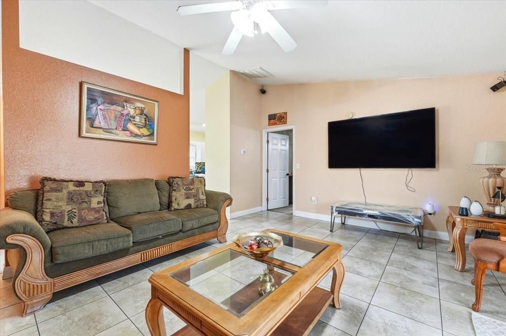 For Sale: $330,000 (3 beds, 2 baths, 1547 Square Feet)