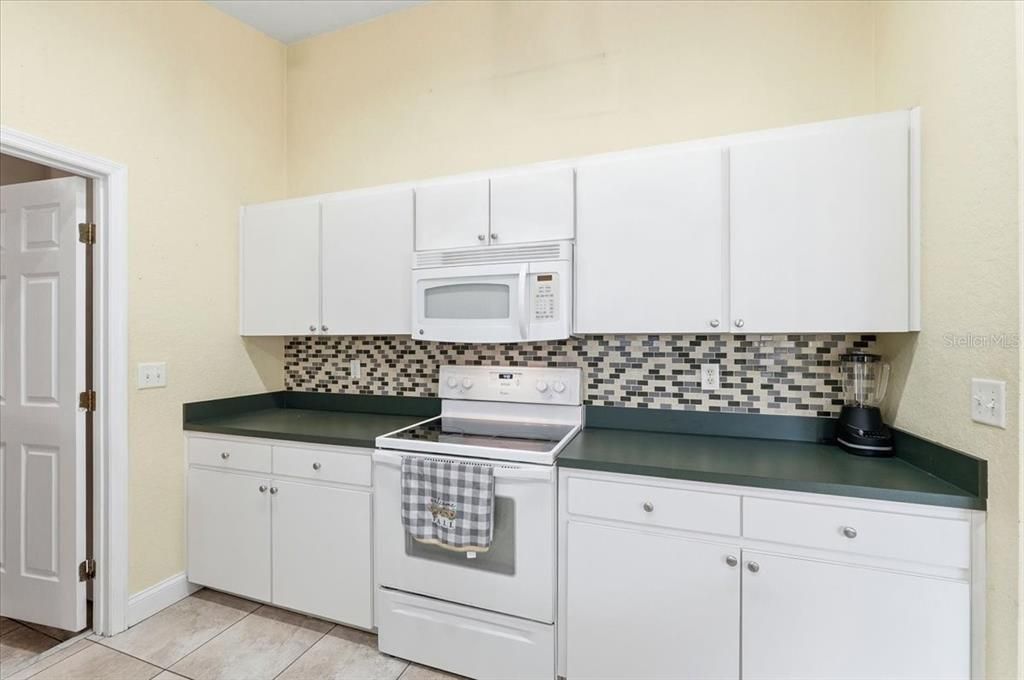 For Sale: $330,000 (3 beds, 2 baths, 1547 Square Feet)