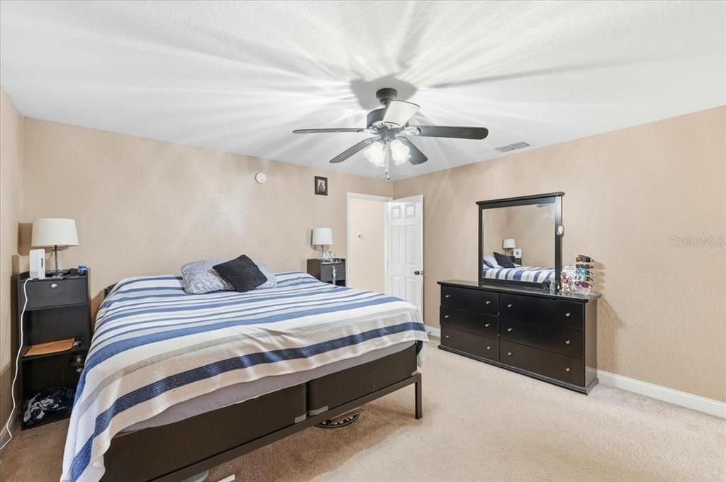 For Sale: $330,000 (3 beds, 2 baths, 1547 Square Feet)