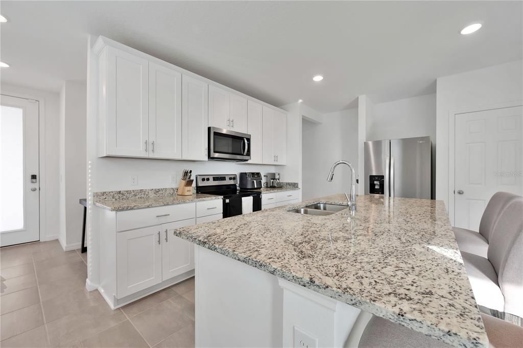 For Rent: $2,150 (4 beds, 2 baths, 1607 Square Feet)