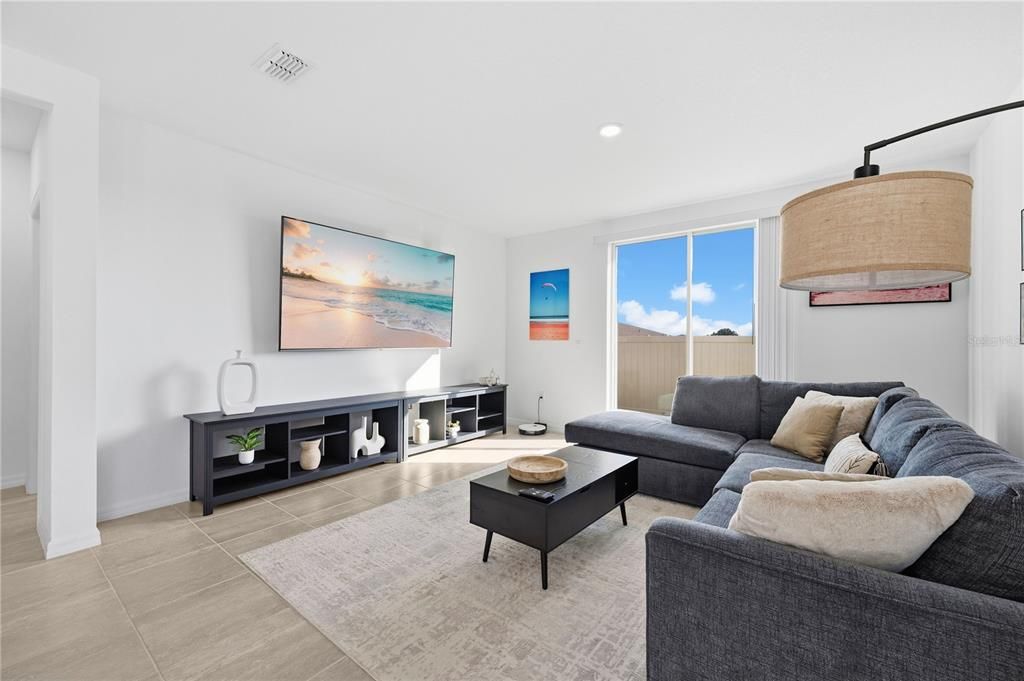 For Rent: $2,150 (4 beds, 2 baths, 1607 Square Feet)