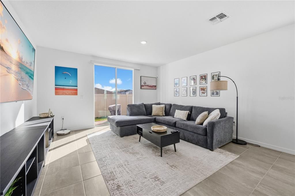 For Rent: $2,150 (4 beds, 2 baths, 1607 Square Feet)