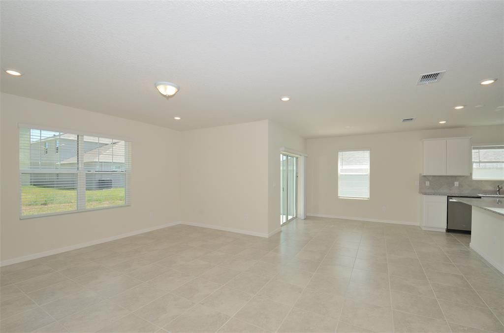 В аренду: $2,150 (4 спален, 2 ванн, 1865 Квадратных фут)