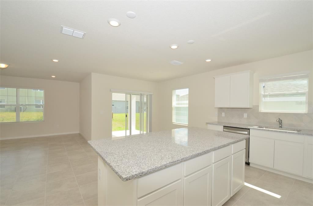 В аренду: $2,150 (4 спален, 2 ванн, 1865 Квадратных фут)