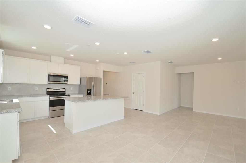 В аренду: $2,150 (4 спален, 2 ванн, 1865 Квадратных фут)