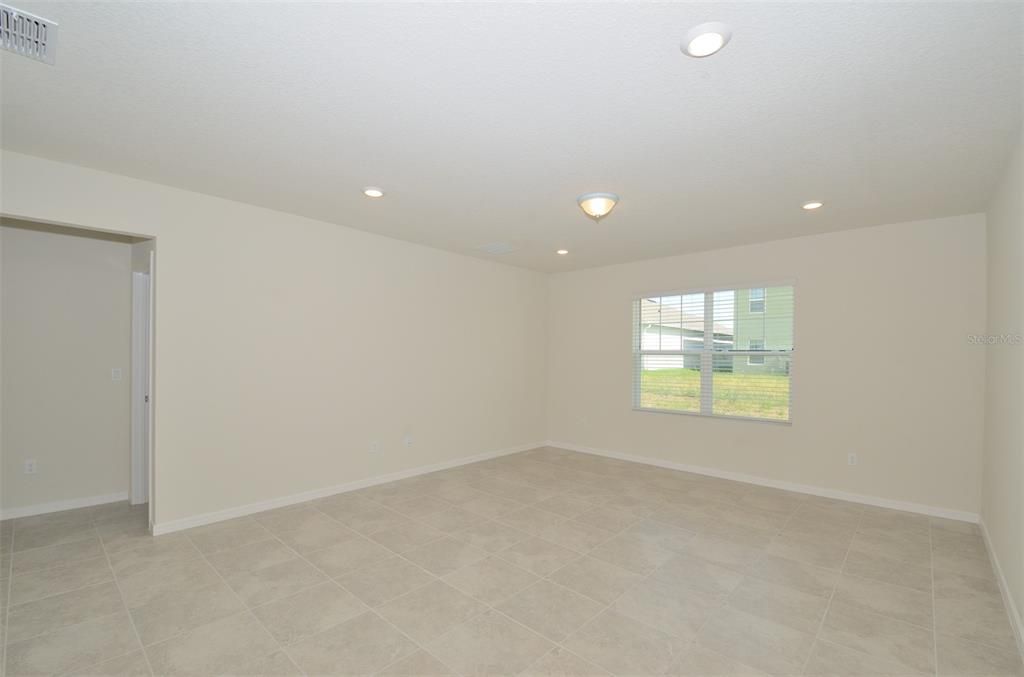 В аренду: $2,150 (4 спален, 2 ванн, 1865 Квадратных фут)