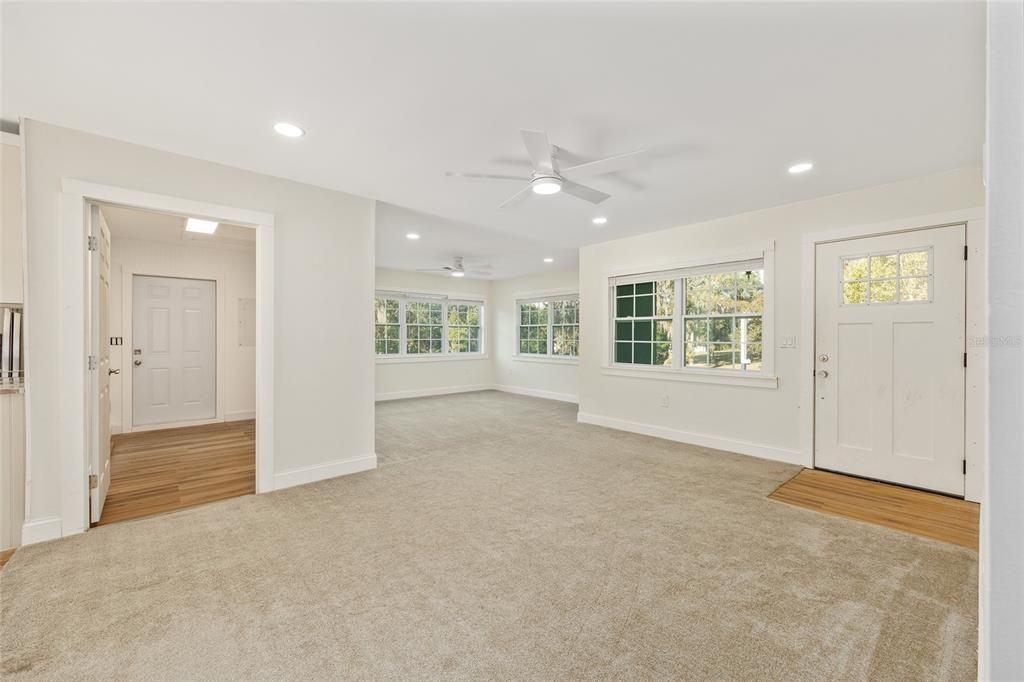 待售: $285,000 (2 贝兹, 2 浴室, 1284 平方英尺)