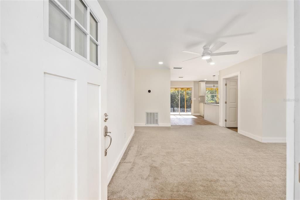 待售: $285,000 (2 贝兹, 2 浴室, 1284 平方英尺)