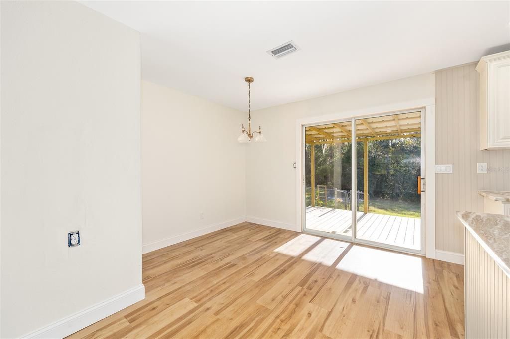 待售: $285,000 (2 贝兹, 2 浴室, 1284 平方英尺)