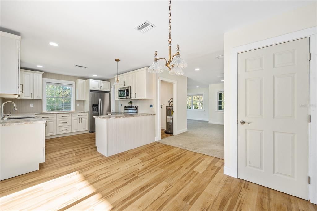 待售: $285,000 (2 贝兹, 2 浴室, 1284 平方英尺)