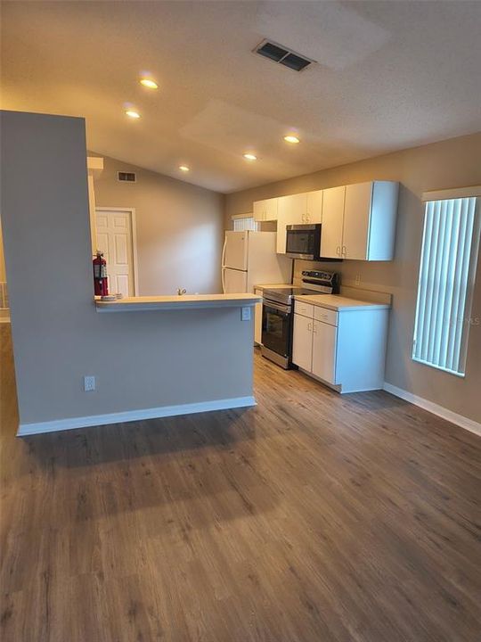 En Renta: $2,250 (4 camas, 2 baños, 1654 Pies cuadrados)