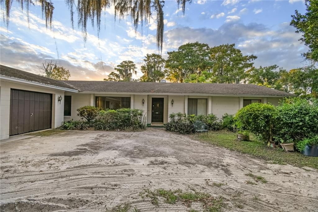 Activo con contrato: $2,750,000 (4 camas, 2 baños, 2154 Pies cuadrados)