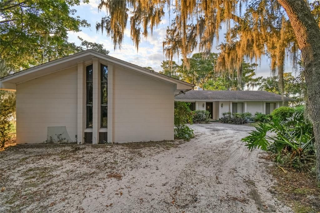 Activo con contrato: $2,750,000 (4 camas, 2 baños, 2154 Pies cuadrados)